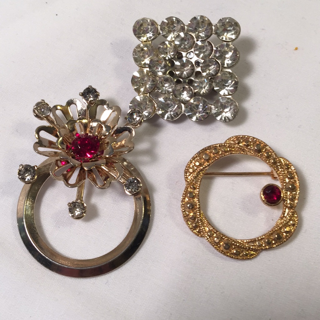 Vintage Lot Of Rhinestone Brooches